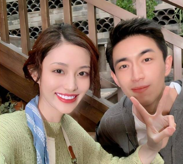 林更新|林更新盖玥希新恋情曝光，双方并不关心惹网友猜疑。