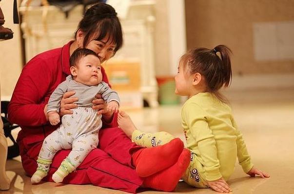 西红柿妈妈|“隐形重男轻女”正盛行，可能比明面上还伤人，爸妈要认清事实