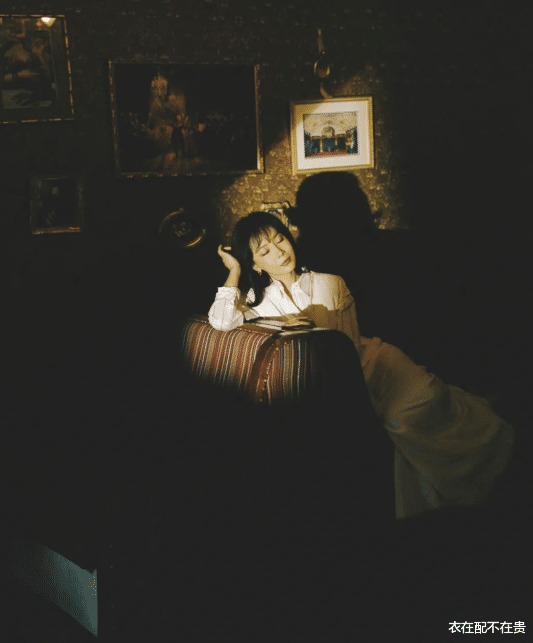 衣在配不在贵|陈数从未让人失望过,“连体裤”穿条纹衬衫外面,看着高级又显瘦