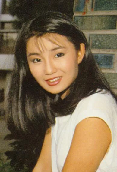 张曼玉|一次，主持人问张曼玉：在与你拍吻戏的众多男演员中，有没有谁占过你的便宜