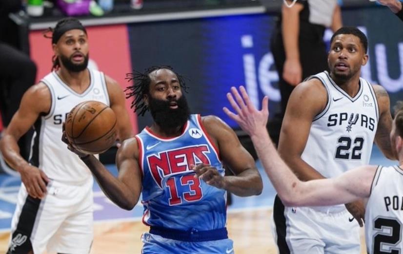 马刺队|提前8分钟投降，波波维奇赛后表态！西部前10基本出炉，马刺有戏