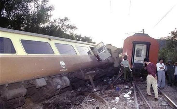 醒狮看台 台铁\＂太鲁阁号\＂列车严重脱轨事故, 岛内民众炸锅, 大陆同胞感同身受