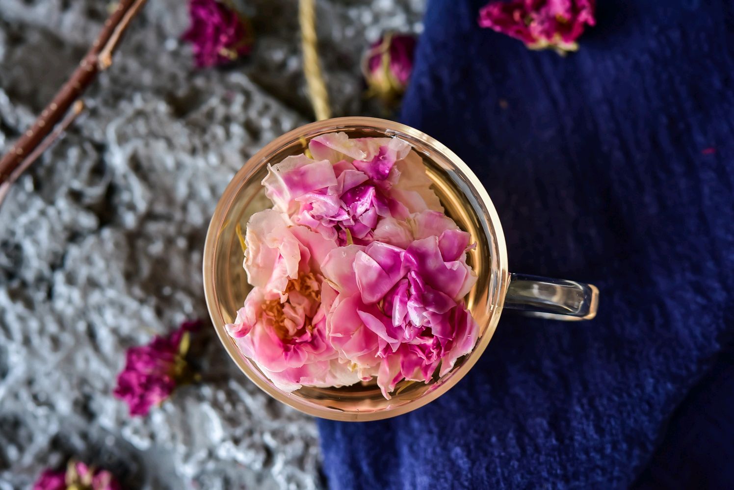 玫瑰花茶|女人经常用“玫瑰花”泡水喝有什么好处？或许冲泡方法更值得学习