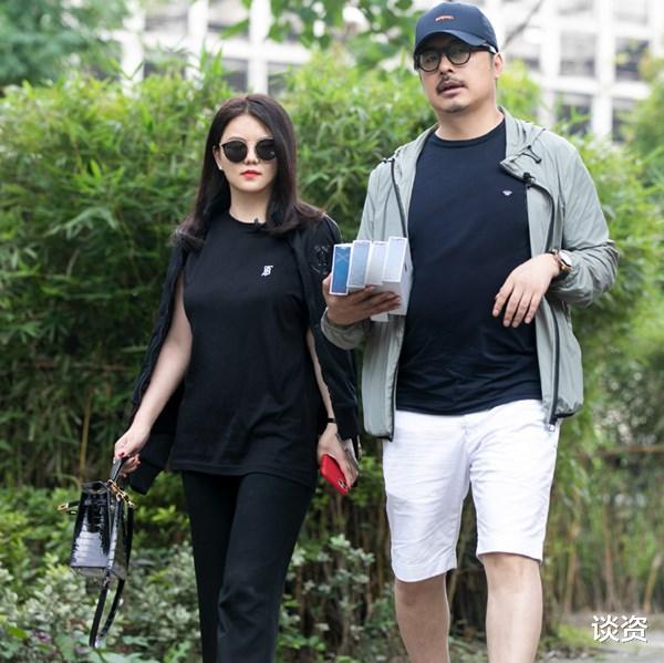 霍思燕|李湘与男子酒店同居？带大包行李疑与意中人长住，包裹严实不露正脸