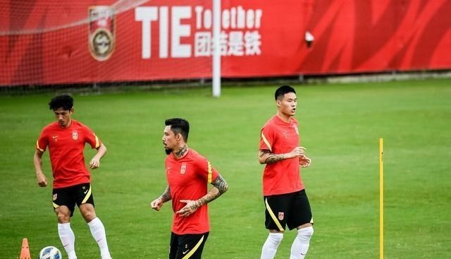 国足|大变脸！国足十二强赛主力阵容或将迎来四张新面孔，两人来自鲁能