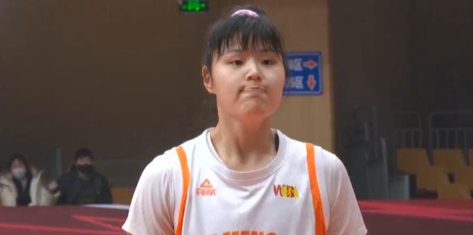 四川男篮|神仙打架！四川女篮虽败犹荣，杨力维斩获FMVP，姚明为总冠军颁奖