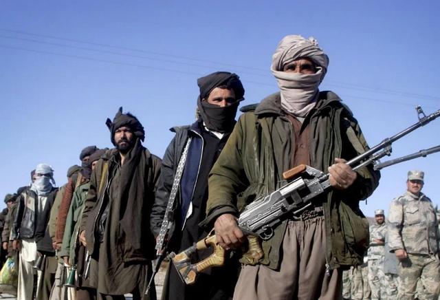 塔利班猛攻省會2天後，加尼調轉“槍口”指向美國？普京罕見行動-圖3