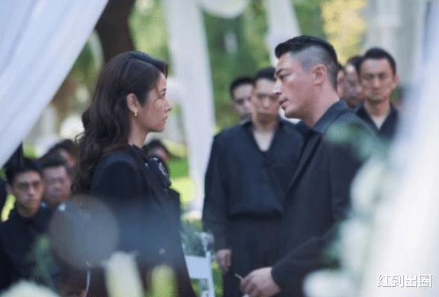 王力宏|霍建华私下和朋友聚会被拍,面色红润疑喝醉,一把搂住老婆林心如