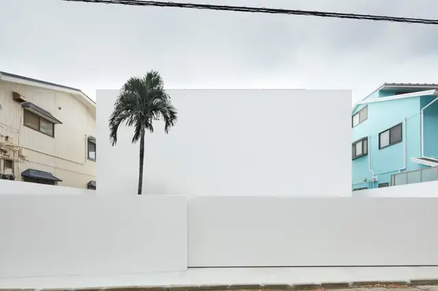 外立面不带窗的十栋建筑