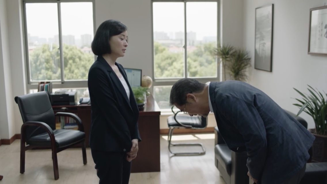 宋佳|凭“凌玲”出圈，49岁演《小舍得》又火了，素颜出镜赢了蒋欣宋佳