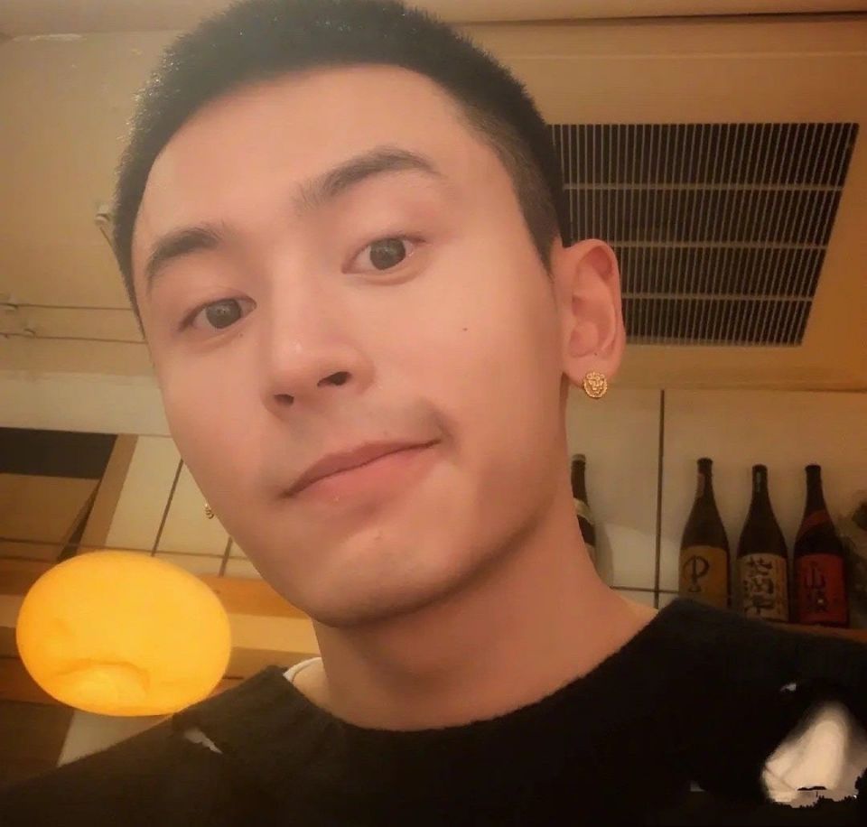 殷世航|蔡徐坤：我卸妆了，肖战：我也卸妆了，龚俊：我没眼花吧