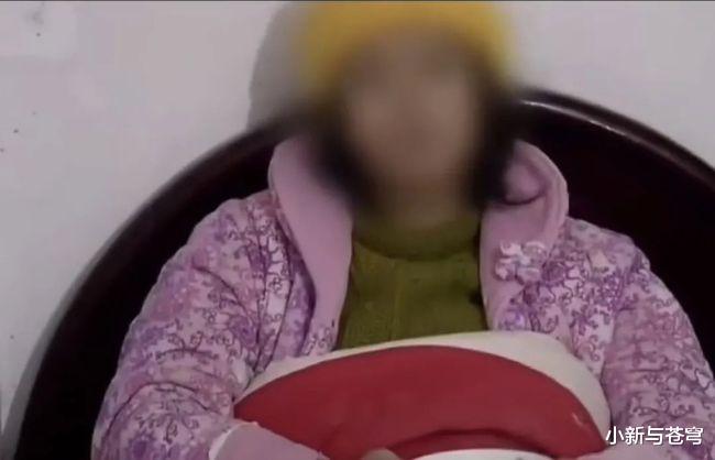 女大学生与56岁捡垃圾老头发生关系,生下一女,母亲劝阻遭其暴打