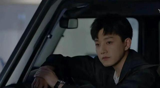 华晨宇|曾是华晨宇同届快男，拍戏摸女性屁股，如今靠演家暴男翻红了？