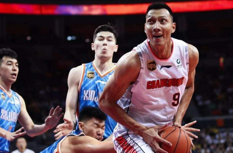 易建聯(lián)|當(dāng)年易建聯(lián)“KTV門”事件，幸好有籃協(xié)保護(hù)，職業(yè)生涯才這么順利