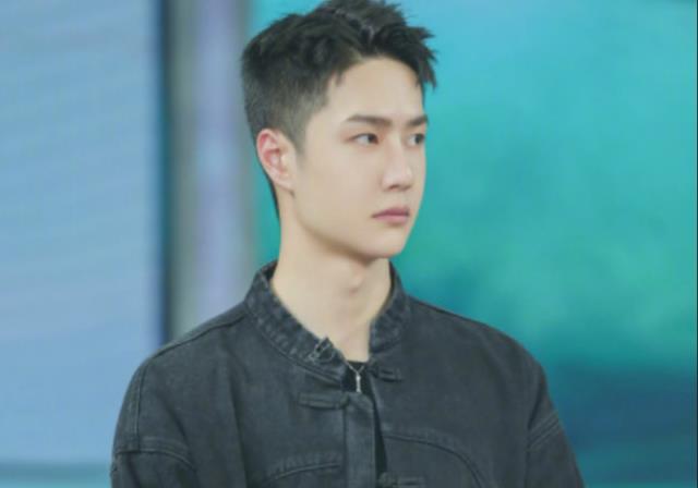 龚俊|王一博对女孩都冷漠，唯独对THE9的她另眼相待，看到就忍不住笑