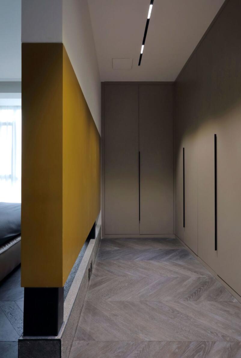 为追求极简,他坚持不要踢脚线,新房完工后,高级又显品味