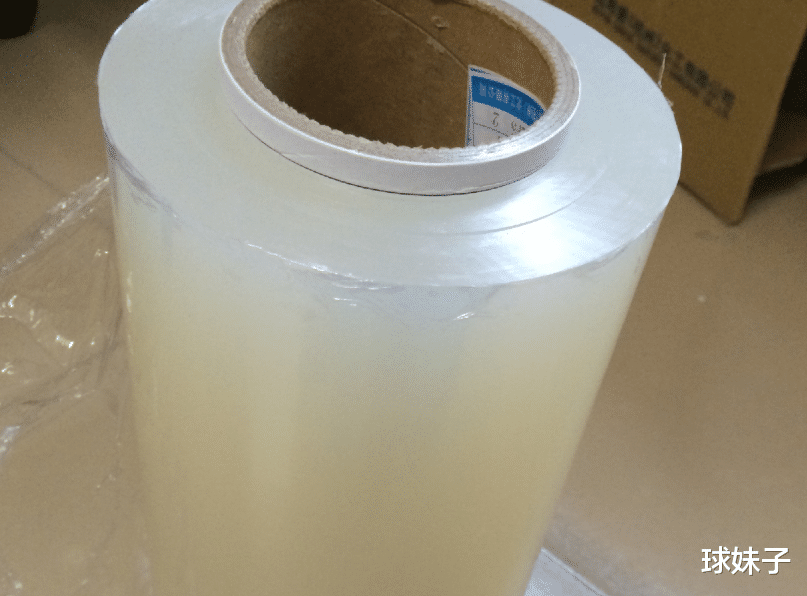 布艺沙发或者床单上有头发，应该怎么清理呢？别用手了