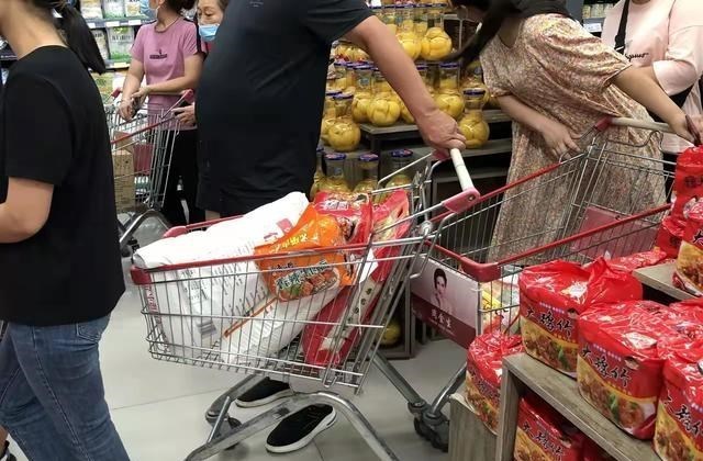 小喵姐|事实证明，不管是雨灾还是疫情，香菇炖鸡面都无法打动郑州人