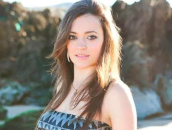 春节档|19岁女偶像舞台上出意外！衣服着火险焚身，喊救命遭公司冷血处理