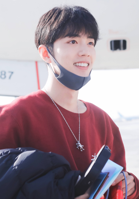 蔡徐坤|男星商业价值榜大洗牌！龚俊不入榜，蔡徐坤仅排第4，榜首雷打不动