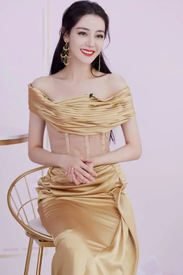 灵熙说珠宝|顶级流量明星：迪丽热巴，穿搭绝美惊艳