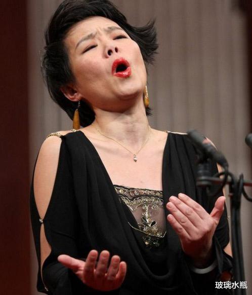 龚琳娜|芒果台的跨年晚会谁最尴尬？那当然是龚琳娜老师了