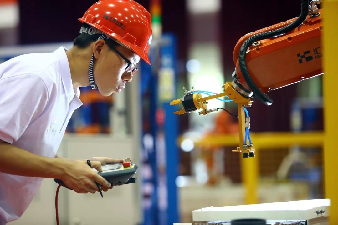 职业教育|新闻联播热评：职业教育与本科融合，打破学历天花板，香不香？