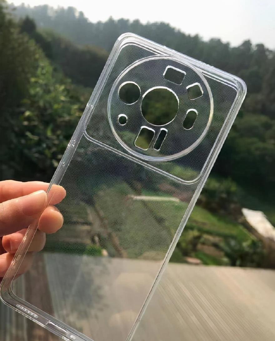 英特尔|队友泄密！小米12小屏旗舰全曝光，居中挖孔直角边框设计？