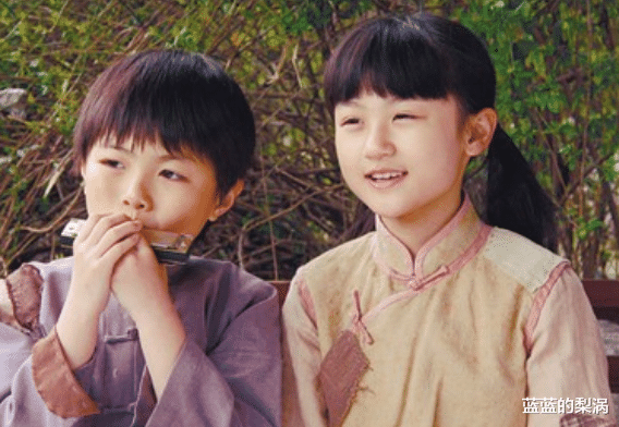 成龙|她6岁被成龙抱上春晚，14岁因长相被吐槽，现状打脸众网友