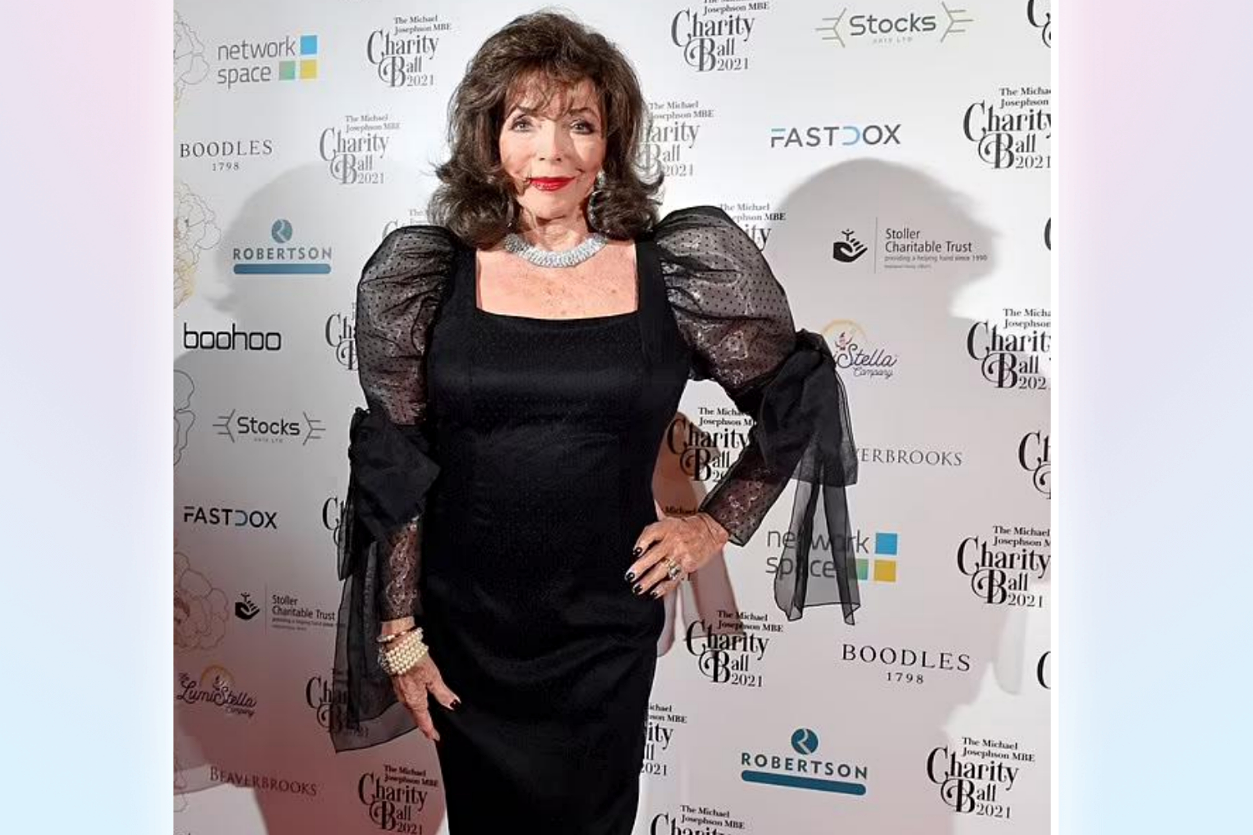 柯林斯|88岁英国“女妖怪”，牵手56岁鲜肉老公，浓妆艳抹当少女