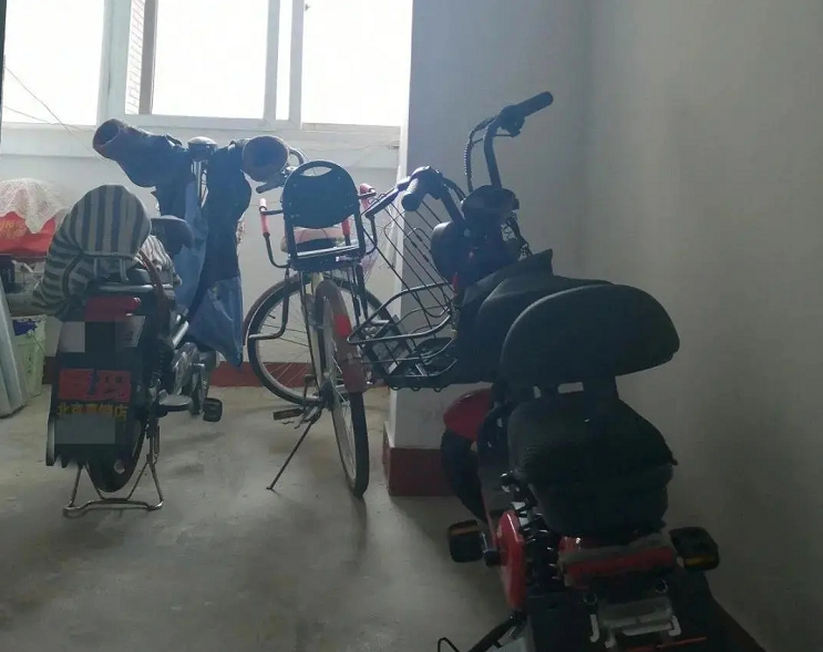 二神解说 电动车上楼充电“立规矩”，已有地方开出首张罚单，别再不听劝了