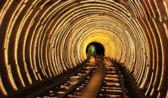 时空访客 难道真有时光隧道？“宇航服”在金沙遗址出土，超出认知范围