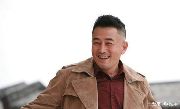 王志飞|王志飞：娶小15岁妻子，大骂前妻儿子没出息，对现任女儿极尽宠爱