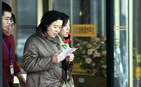 丁嘉丽|丁嘉丽：抛夫弃女搞外遇，孙红雷蹿红翻脸不认人，如今她怎样了？