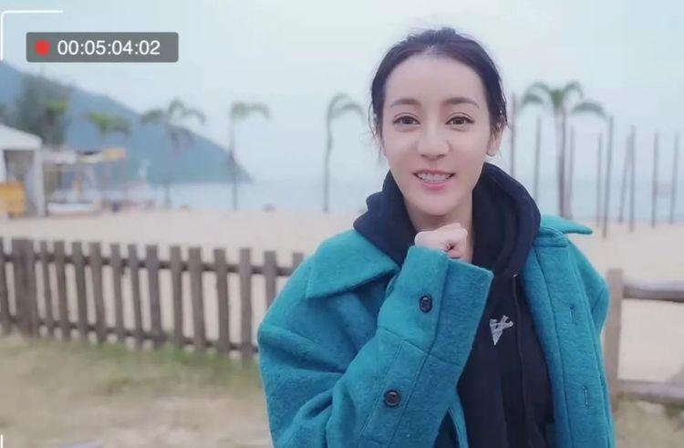 迪丽热巴|热巴最近一张脸很长，鞠婧祎的脸也很深