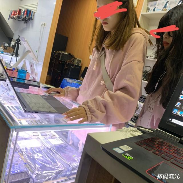 电脑在宿舍里突发异常,女大学生吓坏了:只能强制关机才能解决!