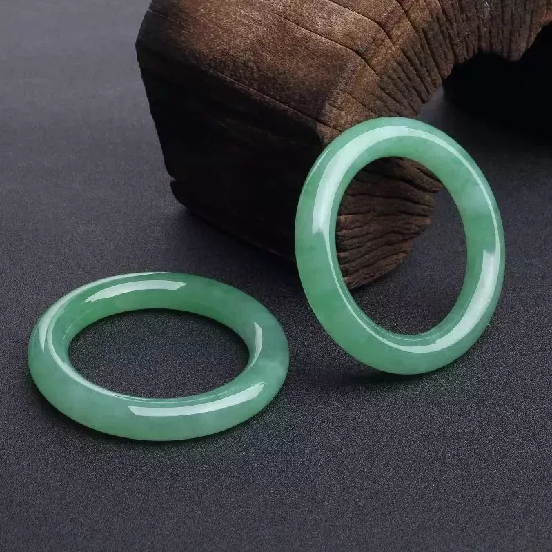 紫罗兰|这对紫罗兰手镯1.9亿成交，创紫罗兰拍卖最高纪录