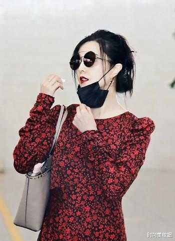 时尚美妆妞|范冰冰无戏可拍放飞自我，穿红色碎花裙身材发胖，全靠气质撑着