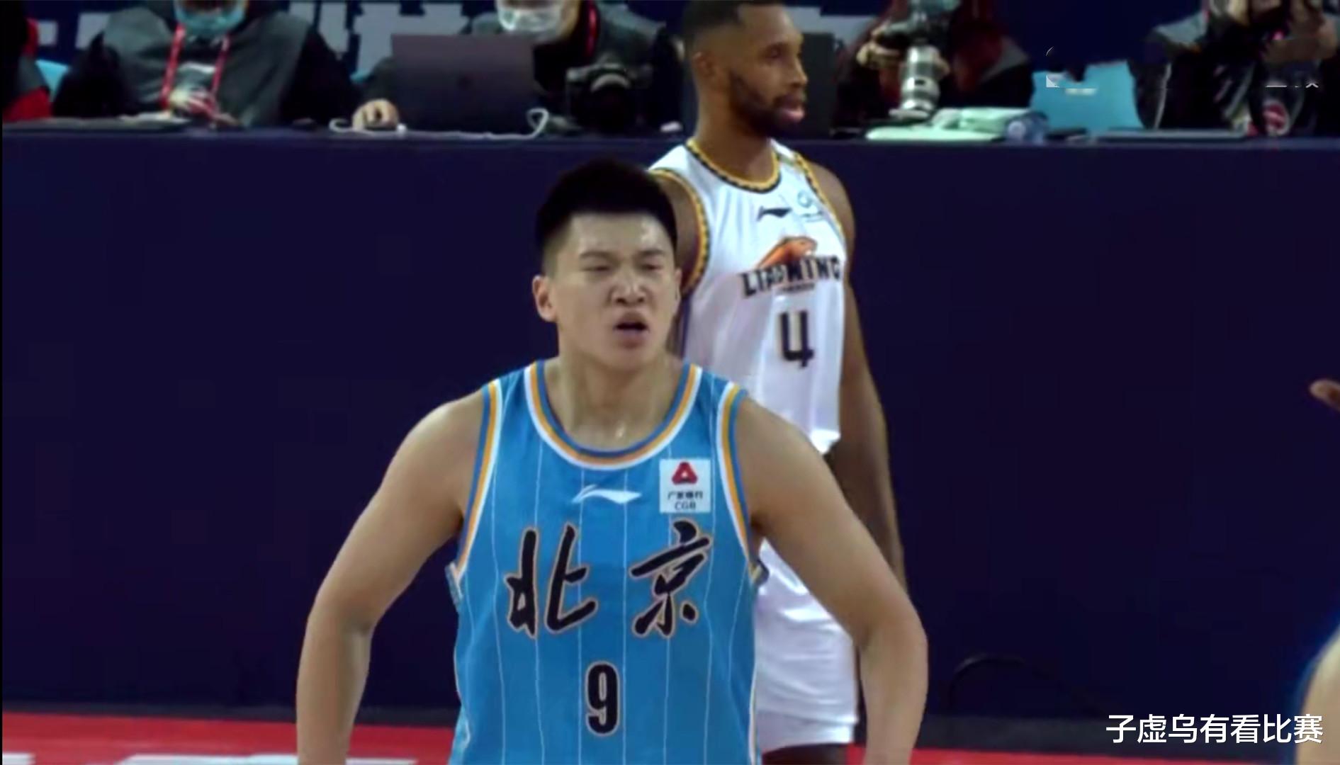 辽宁男篮|辽宁男篮一场让闫军沦为配角的惨败，却意外成了阿的江的救命稻草