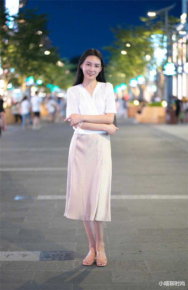 小喵聊时尚|你是什么身材就穿什么衣服!这4种“半身裙”气质好看,还显腿长