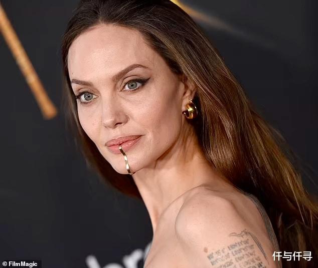 霞光|是时候摘掉口罩了!后疫期时代珠宝趋势:下巴扣、牙套牙钻大流行