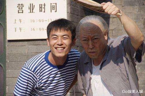 肖战|肖战探班靳东剧组疑取经，再搭杨夏出演正剧，题材或为冲奖