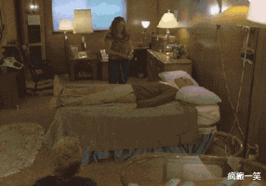 |果然，漂亮的妹子穿衣服就是任性，走在街上我都替她尴尬啊！哈哈哈哈