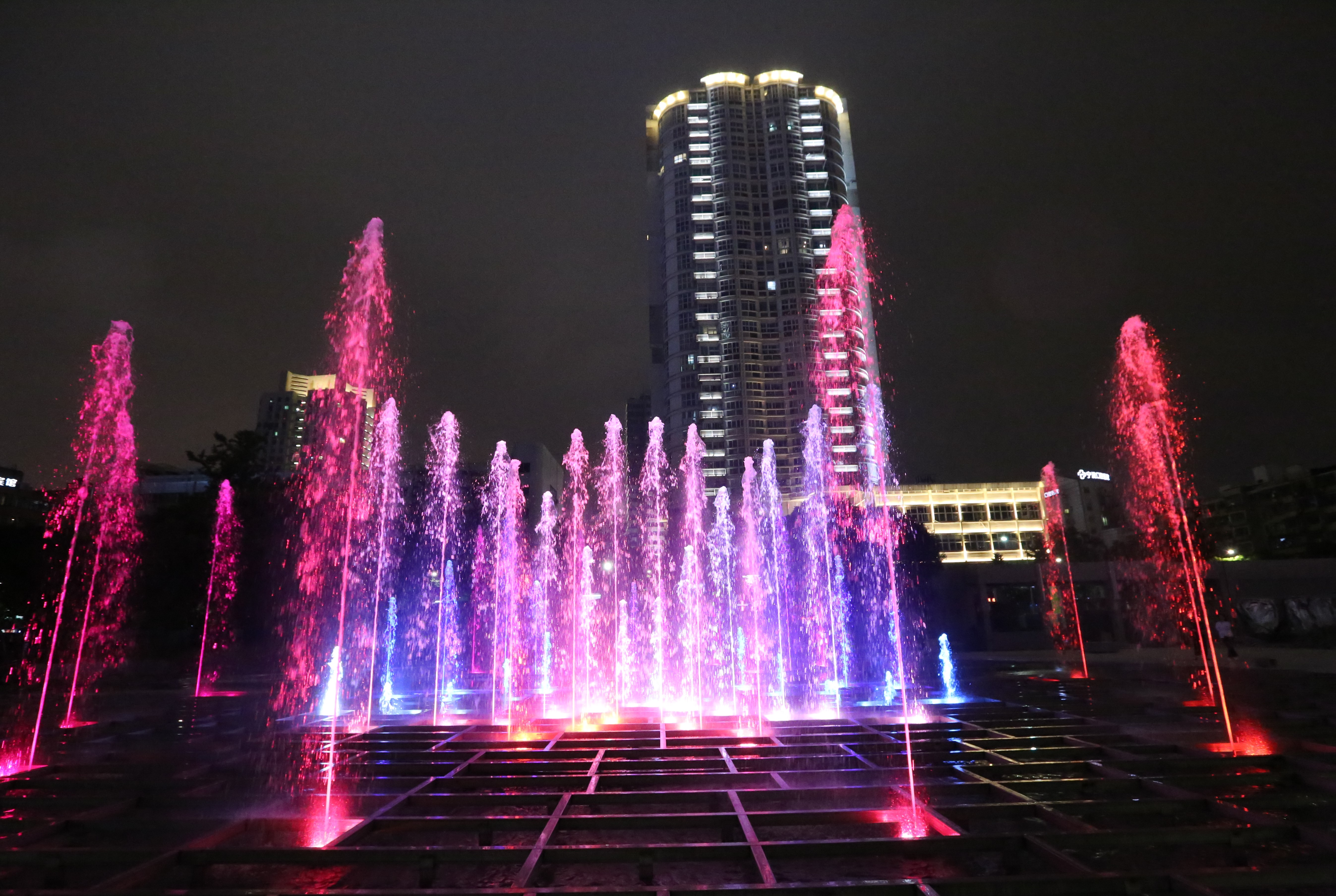 美丽的小浪花 宁波太阳广场水秀——光下绽放的水花