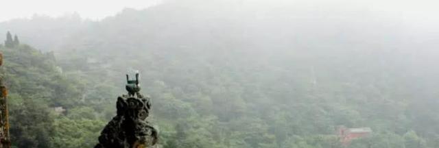 高小乐乐 武当山龙头香炉“屡夺人命”,至今多人因此丧生,网友:值得吗?