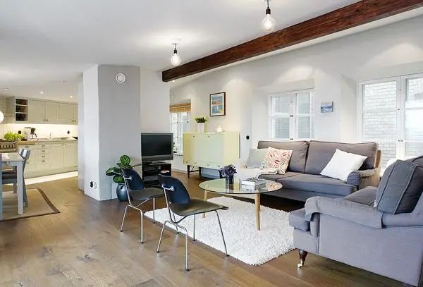 |86㎡顶层房,开发商送的露台铺甲板改休闲区,每1㎡都划分极致