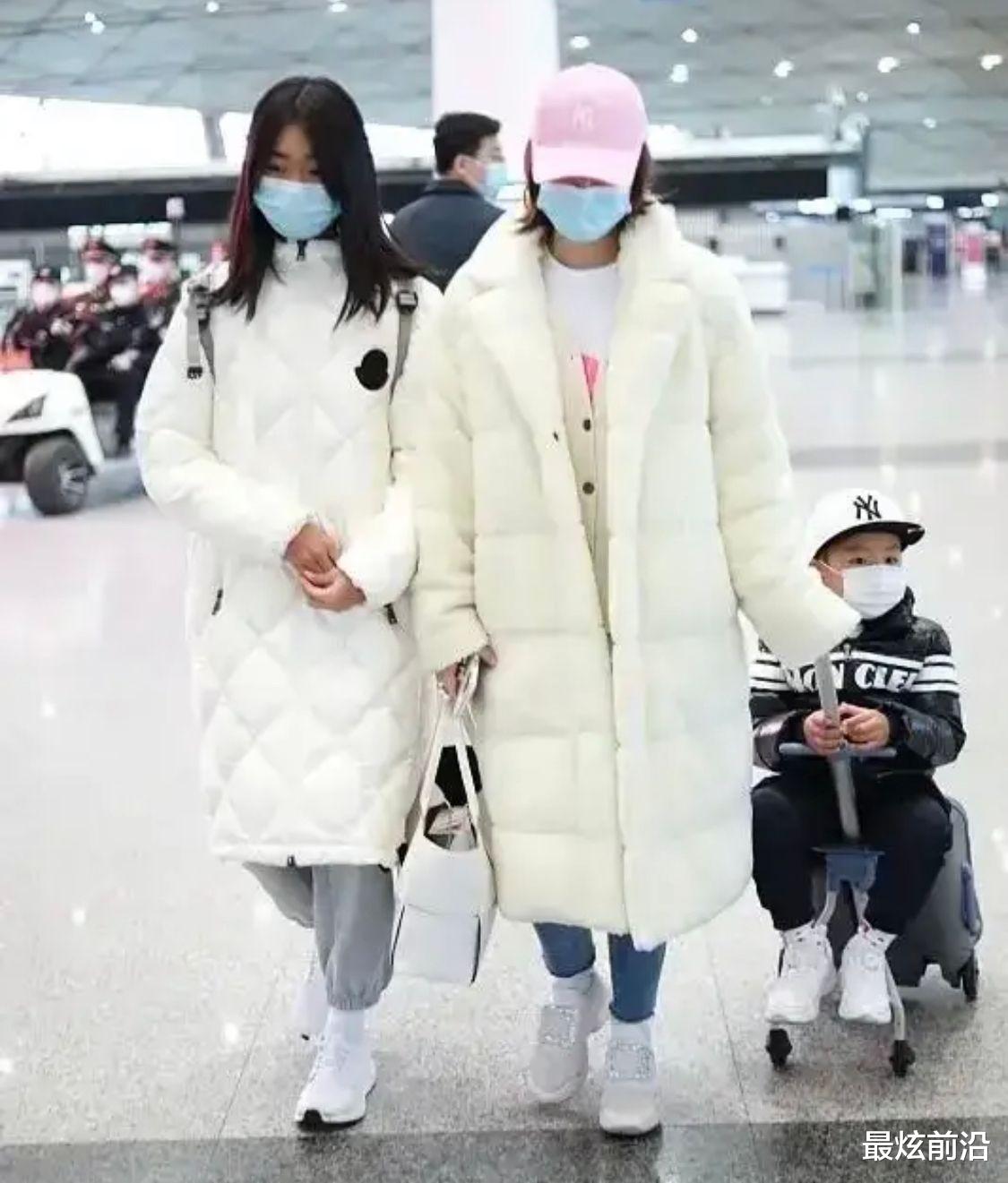 穿衣搭配|佟大为老婆气质真好，穿白色皮草大衣高贵感十足，一点也不显臃肿
