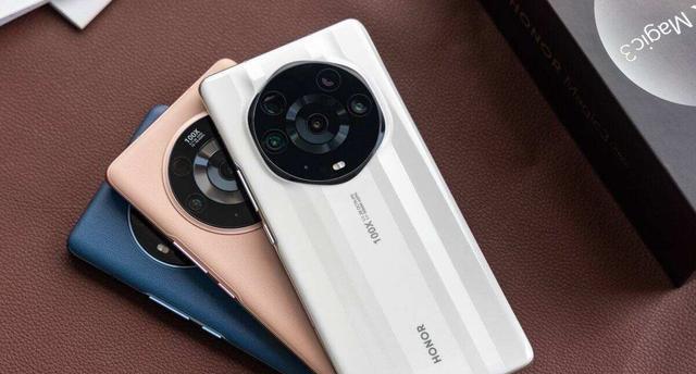 手机支架|相似价格配置，红米手机好还是荣耀手机棒？