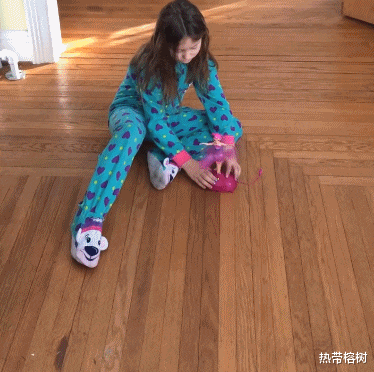 |和女老板一起去爬山，她总是走在我前面，莫名的有点慌啊哈哈哈！