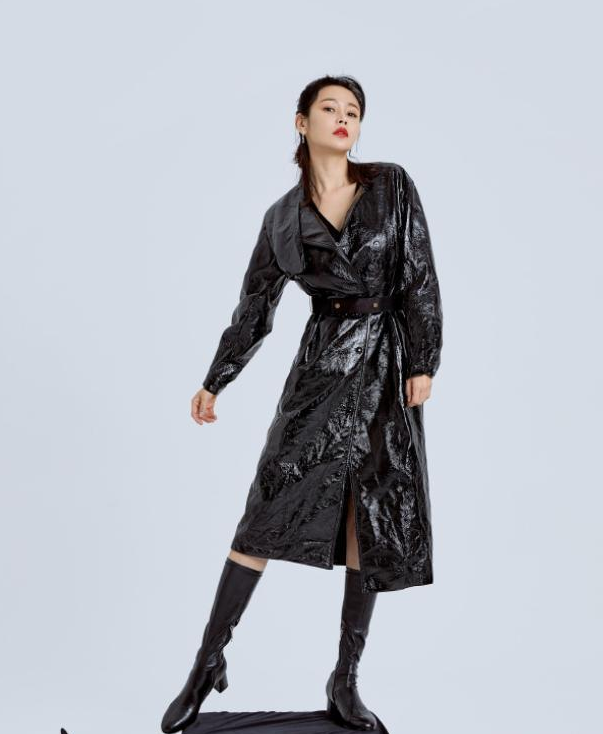 于明加|于明加不愧是“尤物”，穿普通黄色连衣裙配高跟鞋，也美出天际了